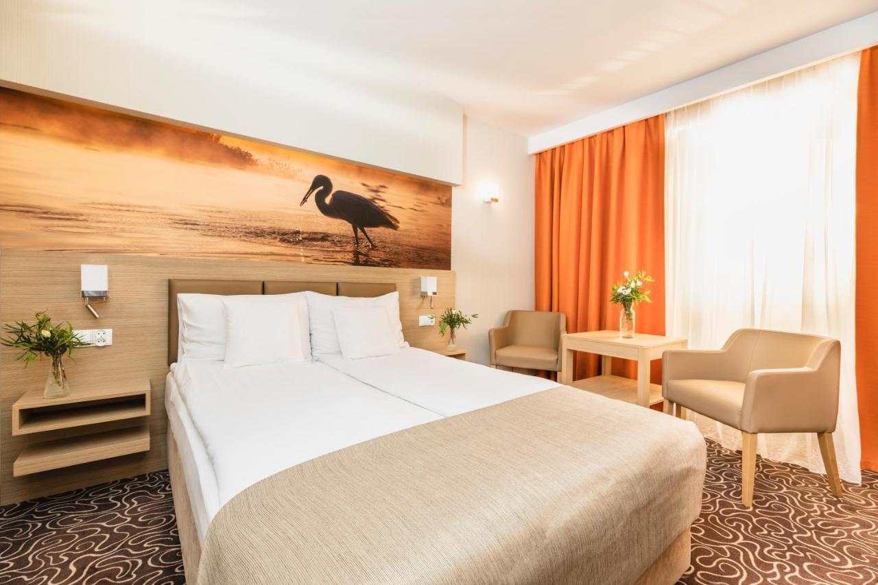 Hotel Amazonka Conference And Spa Цехоцинек Екстериор снимка