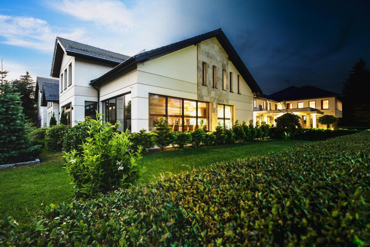 Hotel Amazonka Conference And Spa Цехоцинек Екстериор снимка