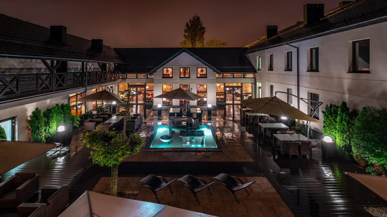 Hotel Amazonka Conference And Spa Цехоцинек Екстериор снимка