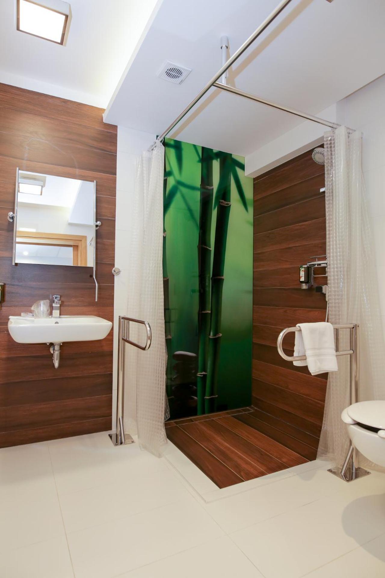 Hotel Amazonka Conference And Spa Цехоцинек Екстериор снимка
