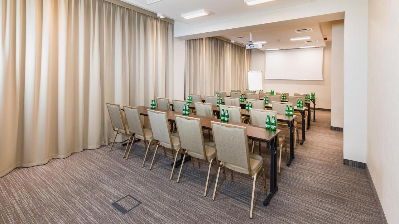 Hotel Amazonka Conference And Spa Цехоцинек Екстериор снимка